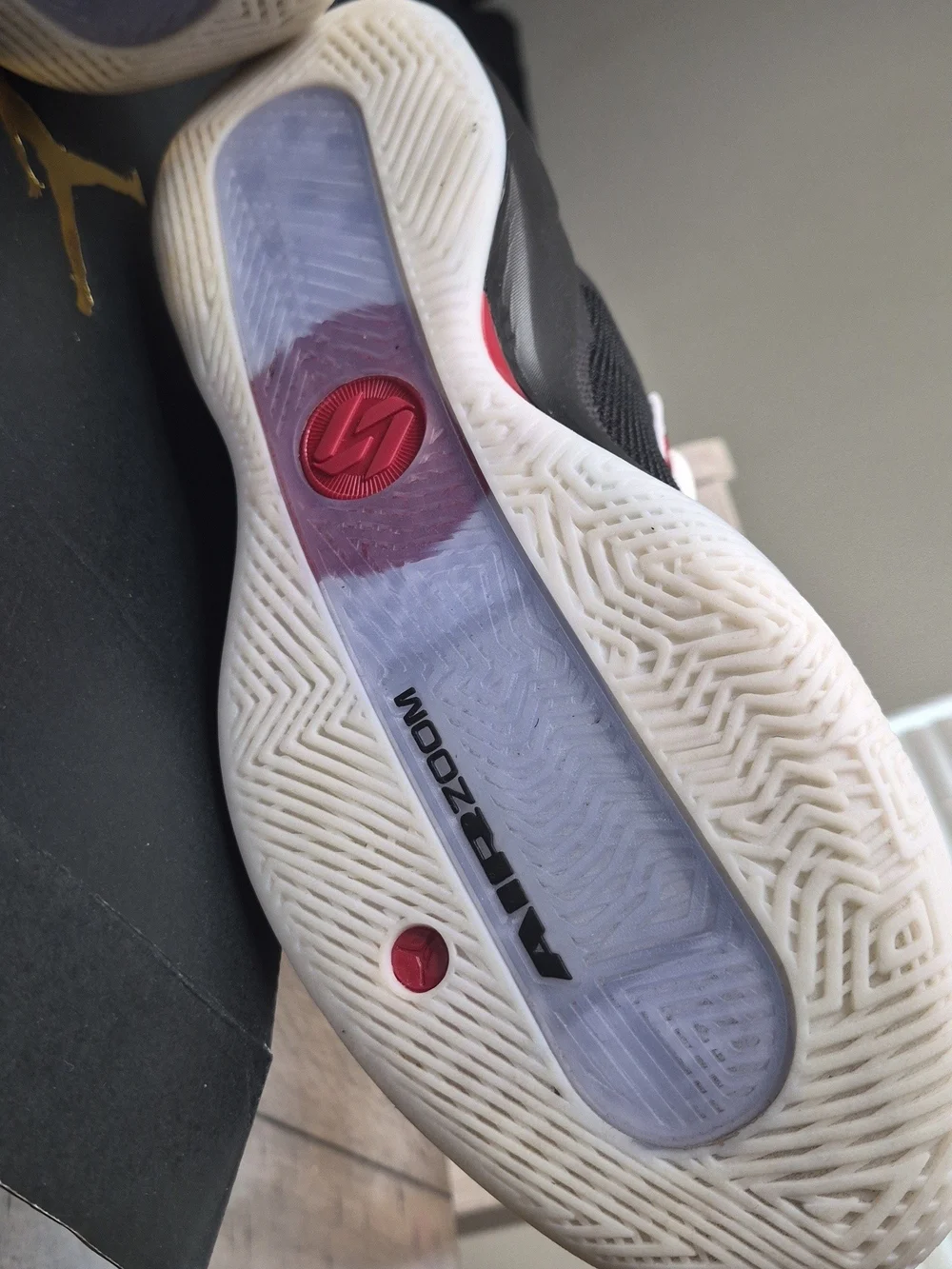 Air Jordan Luka 77 Men 's 10.5 - White, Black & Red